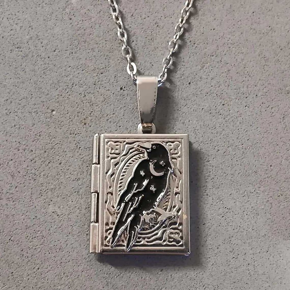 Women'S Vampire Accessories - Trendy Exquisite Carving Moon Black Crow